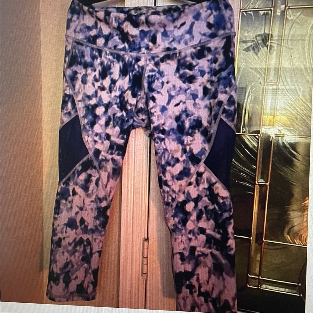 Old Navy active go dry purple watercolor, Capri athletic pants M